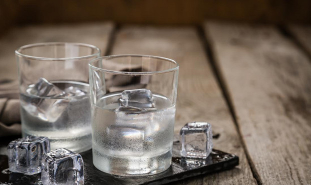 vodka-in-glasses-with-ice
