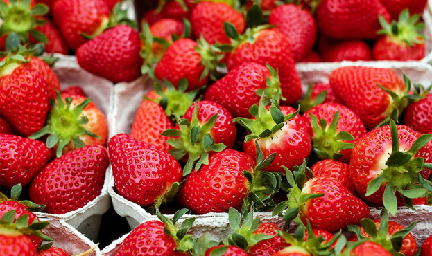 strawberries-1396330_1920