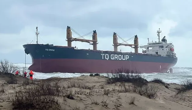 У Чорному морі сів на мілину суховантаж, який ішов по зерно в Україну