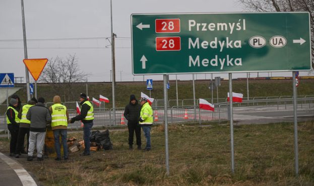 Polish truck border blockade extended to another crossing