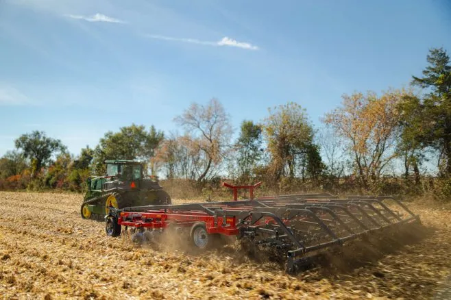 Обробіток поля після кукурудзи за допомогою культиваторів Wil-Rich від компанії Väderstad: виклики та рішення