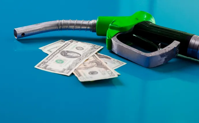 З 1 січня в Україні піднімуть акциз на пальне: що буде з цінами на бензин