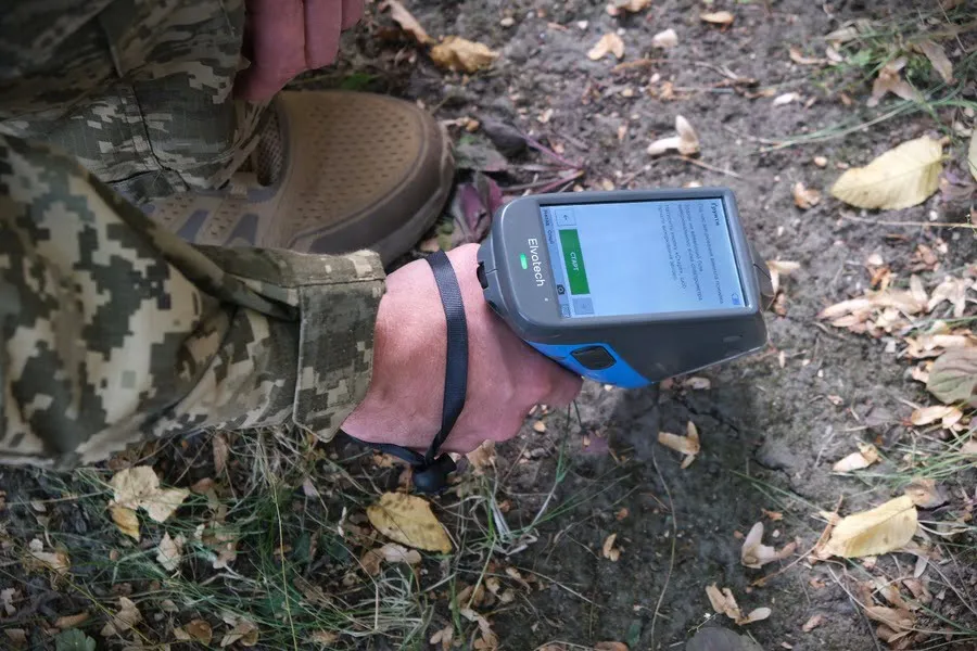 В Україні після розмінування перевіряють ґрунти в лабораторіях